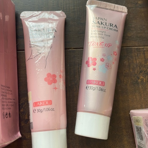 Sakura Skincare Set - Picture 4 of 9